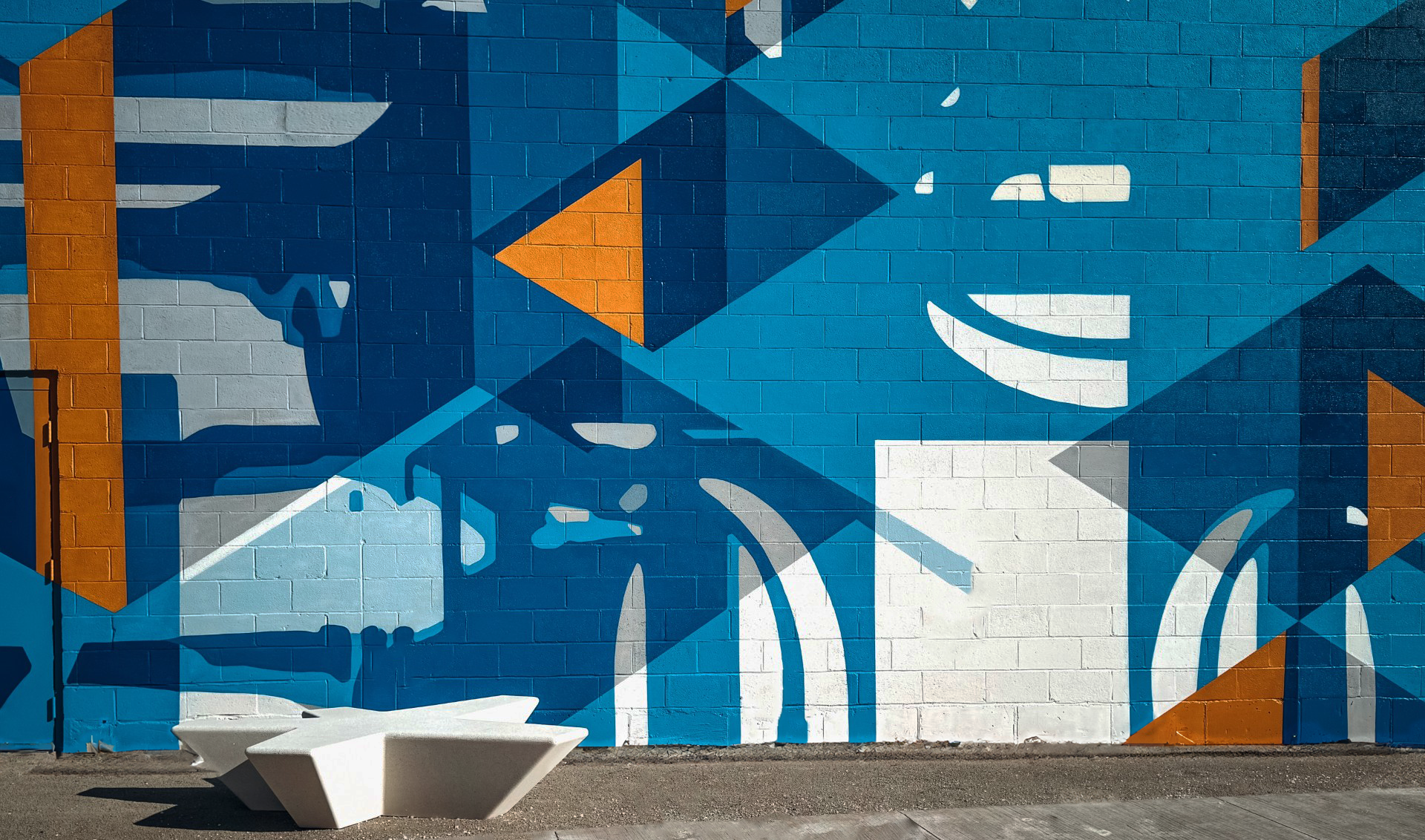 Outdoor mural with star shaped bench outside New Haven apartment building